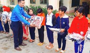 Tiếp sức học sinh khó khăn đến trường