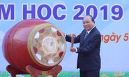 Thủ tướng Nguyễn Xuân Phúc đánh trống khai giảng năm học mới