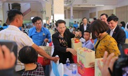 Chủ tịch Quốc hội Nguyễn Thị Kim Ngân tặng quà Tết cho công nhân Đắk Lắk