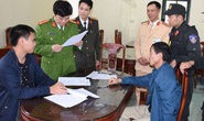 Bắt kẻ vận chuyển 10 bánh heroin, thủ súng ngắn và 16 viên đạn trong nhà
