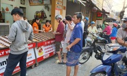 Chen nhau mua vé số cầu may ngày cuối năm
