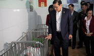 Chủ tịch TP Đà Nẵng thăm trẻ mồ côi trong đêm giao thừa