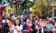Mùng 1 Tết, hàng chục ngàn người rủ nhau đi du lịch