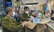 Người dân chen lấn mua khẩu trang phòng virus corona, quản lý thị trường bất đắc dĩ bán hàng
