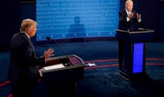 Đổi luật cuộc tranh luận, ông Trump chỉ trích cuộc chiến “hai chọi một”