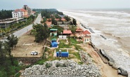 Sóng đánh tan hoang tuyến kè biển 26 tỉ đang xây dang dở ở Quảng Bình