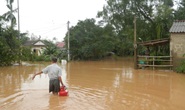 Một phó hiệu trưởng nghi bị nước cuốn mất tích khi qua cầu tràn