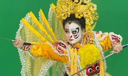 Độc đáo hình ảnh mặt nạ tuồng ở phố đi bộ Nguyễn Huệ