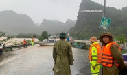 Mưa lũ miền Trung: Nhiều điểm Quốc lộ 1A ngập sâu, giao thông tắc nghẽn