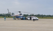 Trực thăng đưa 2 lãnh đạo xã bị thương nặng ở Quảng Trị vào Huế cấp cứu