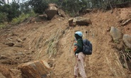 Nín thở đi dưới khối đá 30 tấn: Huyện đề nghị nổ mìn phá đá