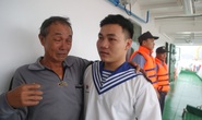 Rơi nước mắt cảnh cha con ngư dân Bình Định trùng phùng sau bão số 9