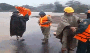 Đắk Lắk: Mưa tầm tã, hàng ngàn người bị cô lập