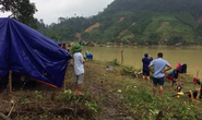 Quảng Bình: Núi lở, nước lũ vào nhà, bộ đội giúp dân dựng lều trên đồi tránh trú