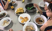 TP HCM: Phụ huynh bật khóc khi chứng kiến bữa ăn bán trú
