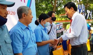 Tiếp sức công nhân vượt khó