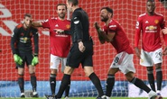 Tranh cãi nảy lửa phạt đền, Man United lần đầu vào Top 10 Ngoại hạng Anh