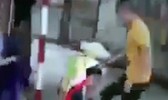 Nam sinh lớp 10 bị “đàn em” lớp dưới đánh hội đồng, bắt quỳ
