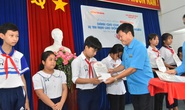 Học bổng Báo Người Lao Động đến với học sinh nghèo, học giỏi Bến Tre