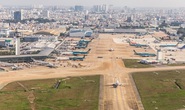 Bay kiểm tra đường băng vừa nâng cấp của sân bay Tân Sơn Nhất
