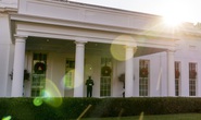 Tổng thống Trump đồng loạt ân xá nhiều đồng minh