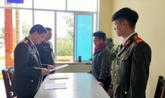 Bị phạt vì không đội mũ bảo hiểm, lên facebook... dọa bắn Trưởng Công an xã