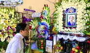 Đại diện Chương trình Mai Vàng nhân ái viếng đạo diễn Huỳnh Nga