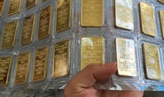 Giá vàng tiếp tục tăng, USD ngân hàng quay đầu giảm