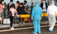 Hơn 400 người từ Hàn Quốc vừa xuống sân bay Vân Đồn được cách ly tại Quảng Ninh