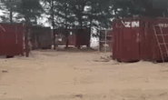 CLIP: Cận cảnh 130 nhà nghỉ bằng container xây dựng trái phép trong rừng phòng hộ