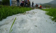 Mưa đá rơi trắng như tuyết tại Điện Biên