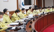 Covid-19: Tổng thống, bộ trưởng Hàn Quốc gửi trả 30% lương để chống dịch