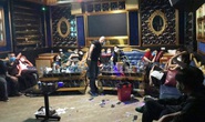 73 nam thanh, nữ tú bay, lắc trong quán karaoke bên ngoài treo biển đóng cửa