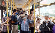 Xe buýt Hà Nội đông khách trong ngày đầu giảm 80% công suất hoạt động