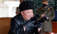 Hình ảnh đối lập giữa ông Kim Jong-un và cấp dưới giữa dịch Covid-19