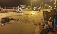 Xe bán tải tông dải phân cách trên cầu, 2 người thương vong