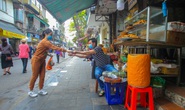 CLIP: Độc đáo khu chợ cách nhau 2 m, với người trao tiền và nhận hàng
