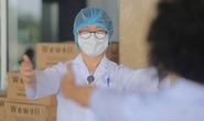 CLIP: Nữ phóng viên mắc Covid-19 xúc động cảm ơn y bác sĩ trong ngày ra viện