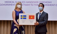 Trao tặng Thụy Điển 100.000 khẩu trang để chống dịch Covid-19