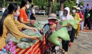 Thầy trò làm ATM gạo giúp đỡ người nghèo