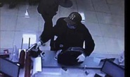 Nghi phạm nghi dùng súng cướp tại ngân hàng Techcombank đầu thú