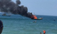 Quảng Nam: Tàu cá đang đậu bất ngờ bốc cháy dữ dội