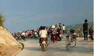 Hàng trăm người trắng đêm tìm kiếm nam sinh lớp 8 đi tắm biển bị sóng cuốn mất tích