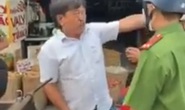 Đưa thẻ nhà báo hết hạn ra đòi trả xe vi phạm, thách thức công an