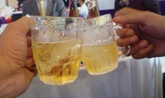 Đâm chai bia vào mặt bạn nhậu vì bị ép phải bắt tay