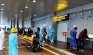 276 người Việt từ Canada về nước tại sân bay Vân Đồn