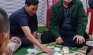 Chủ tịch xã đánh bạc bị cách chức