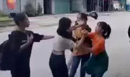 Nữ sinh lớp 11 bị 4 nữ sinh đánh hội đồng trước sự chứng kiến của nhiều người