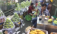 Bà nội trợ méo mặt vì nhiều loại rau củ quả tăng giá gần gấp đôi
