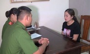 Thấy công an, người phụ nữ vội ném 1 kg ma túy đá xuống đường